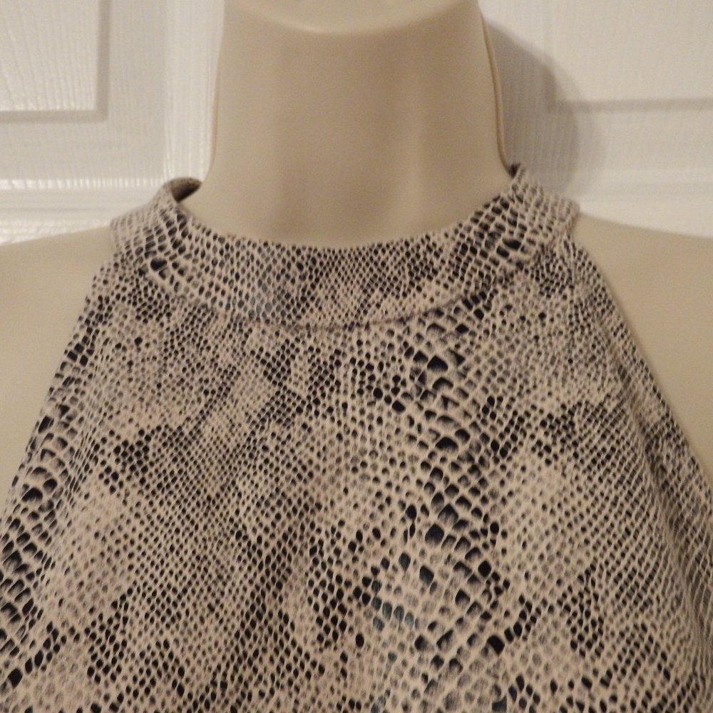 She & Sky: Unique women's top, sleeveless Size Small - Picture 2 of 5